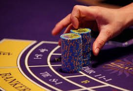 Giao diện trò chơi Game slot hot789 trên điện thoại và máy tính